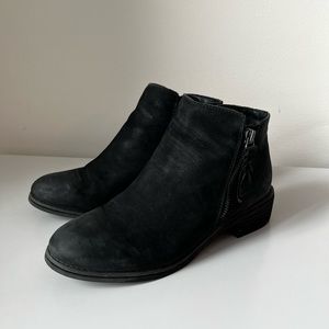 Blondo black ankle boots